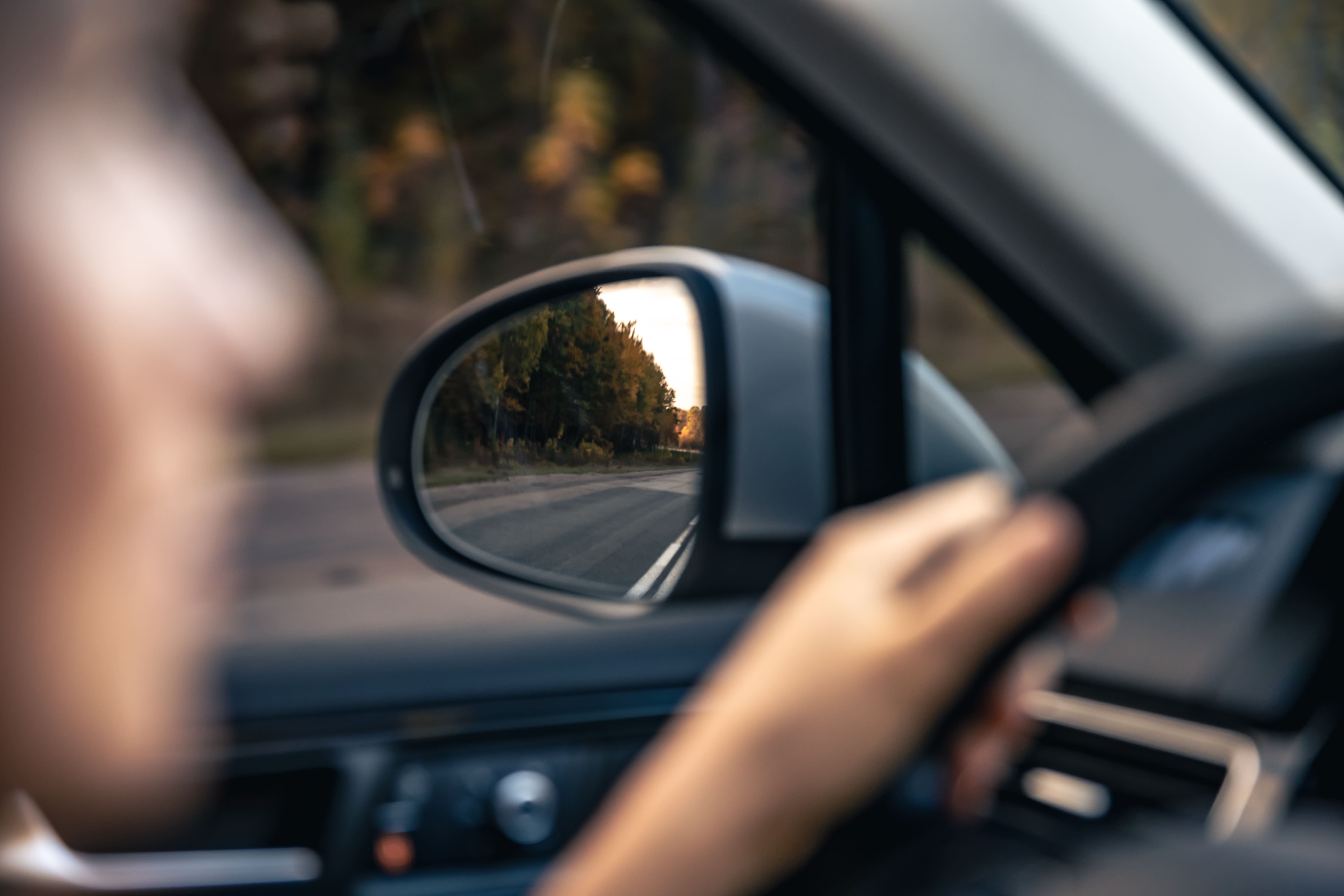 Ángulos muertos del coche: qué son y 7 trucos para evitarlos