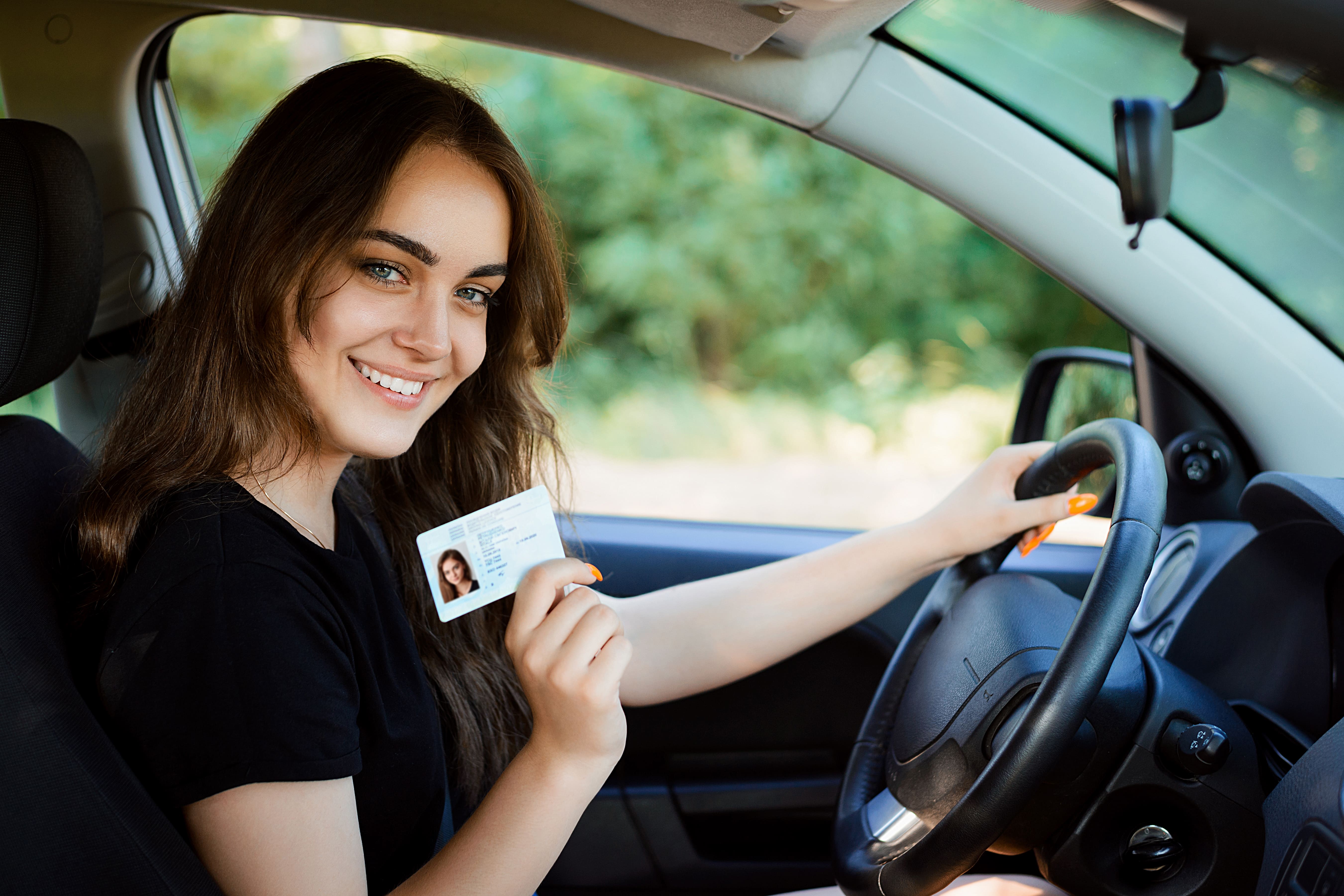 ¿Me pueden multar por conducir sin carnet?